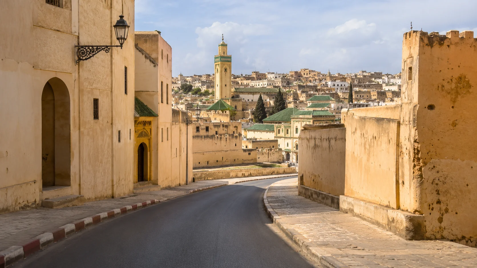 Conduzir um Sedan Perto da Margem da Medina